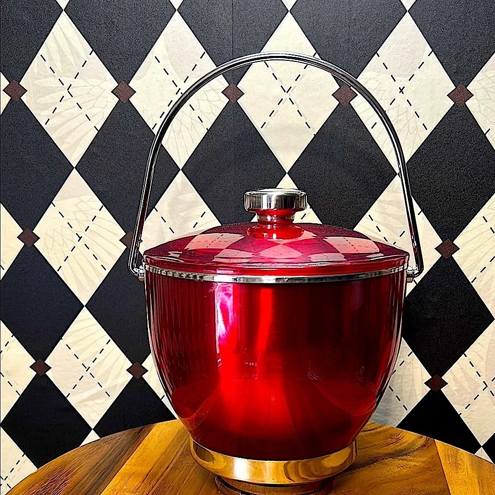 Mid-Century Red Acrylic & Stainless Steel Ice Bucket – Bold Retro Barware - Picture 5 of 14